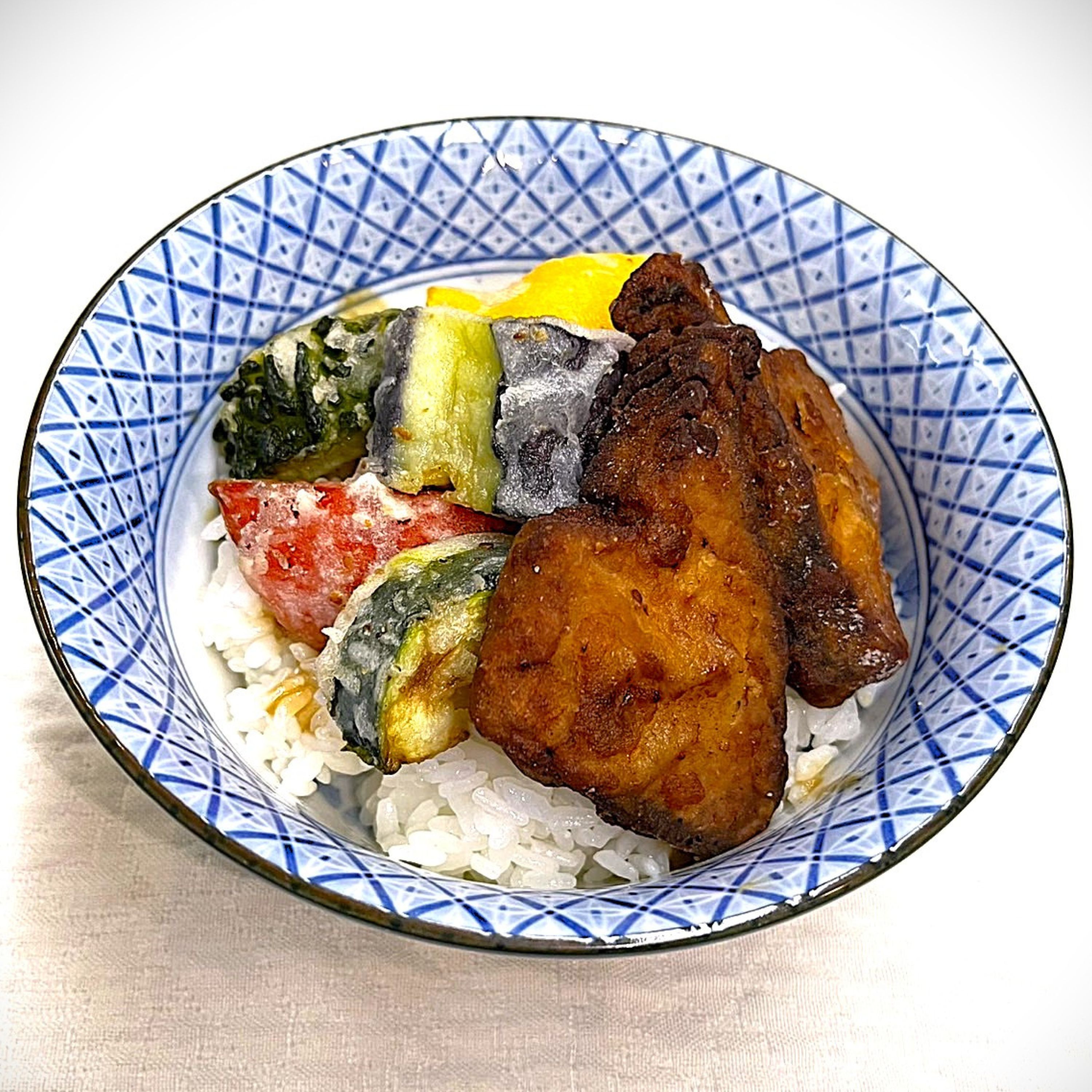 🥣『 元気のっけ丼 』🐟🌈✨初夏から夏へ！スタミナ満点のごちそう丼😋