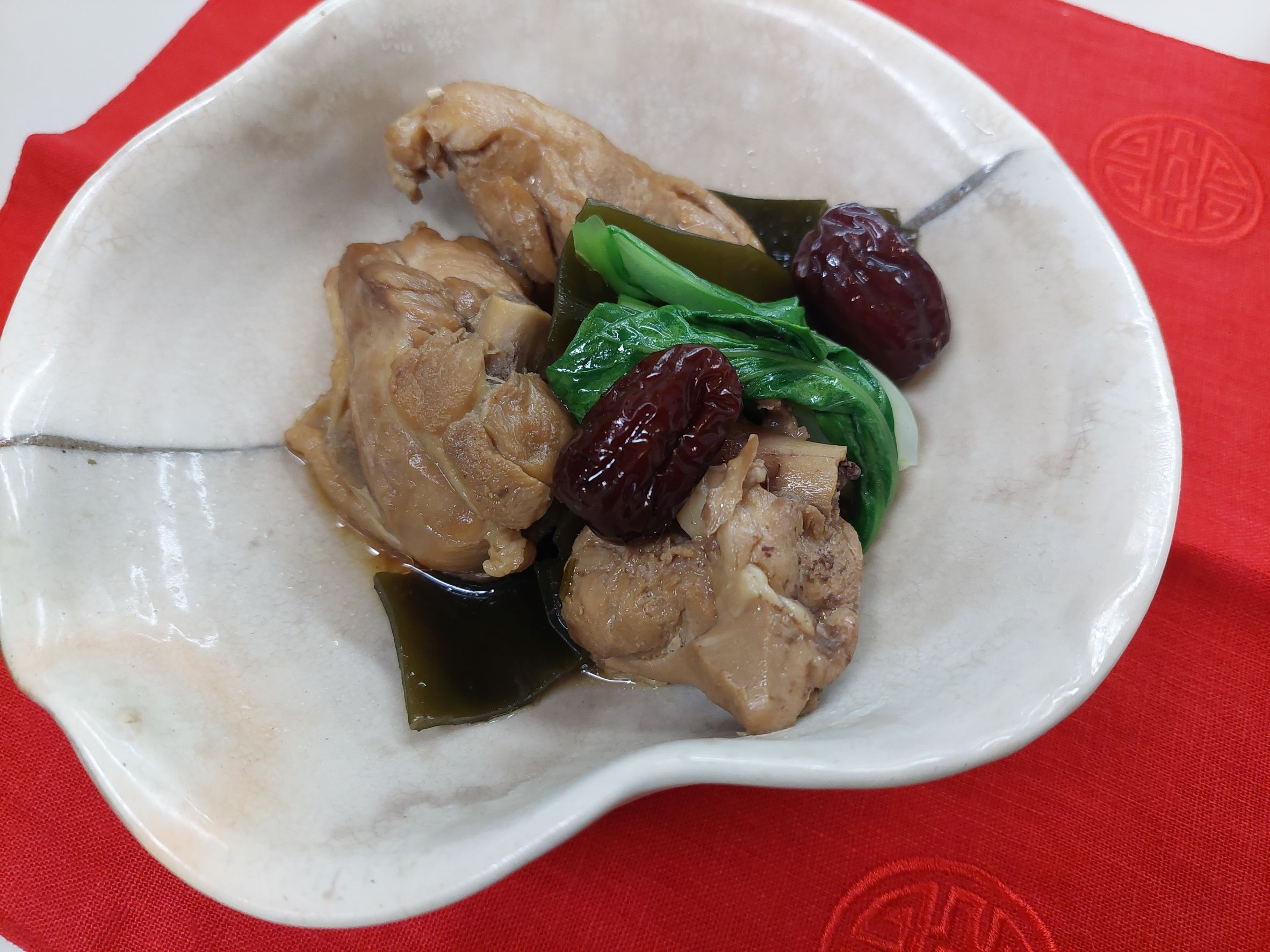 鶏ブツ切りと昆布の煮物
