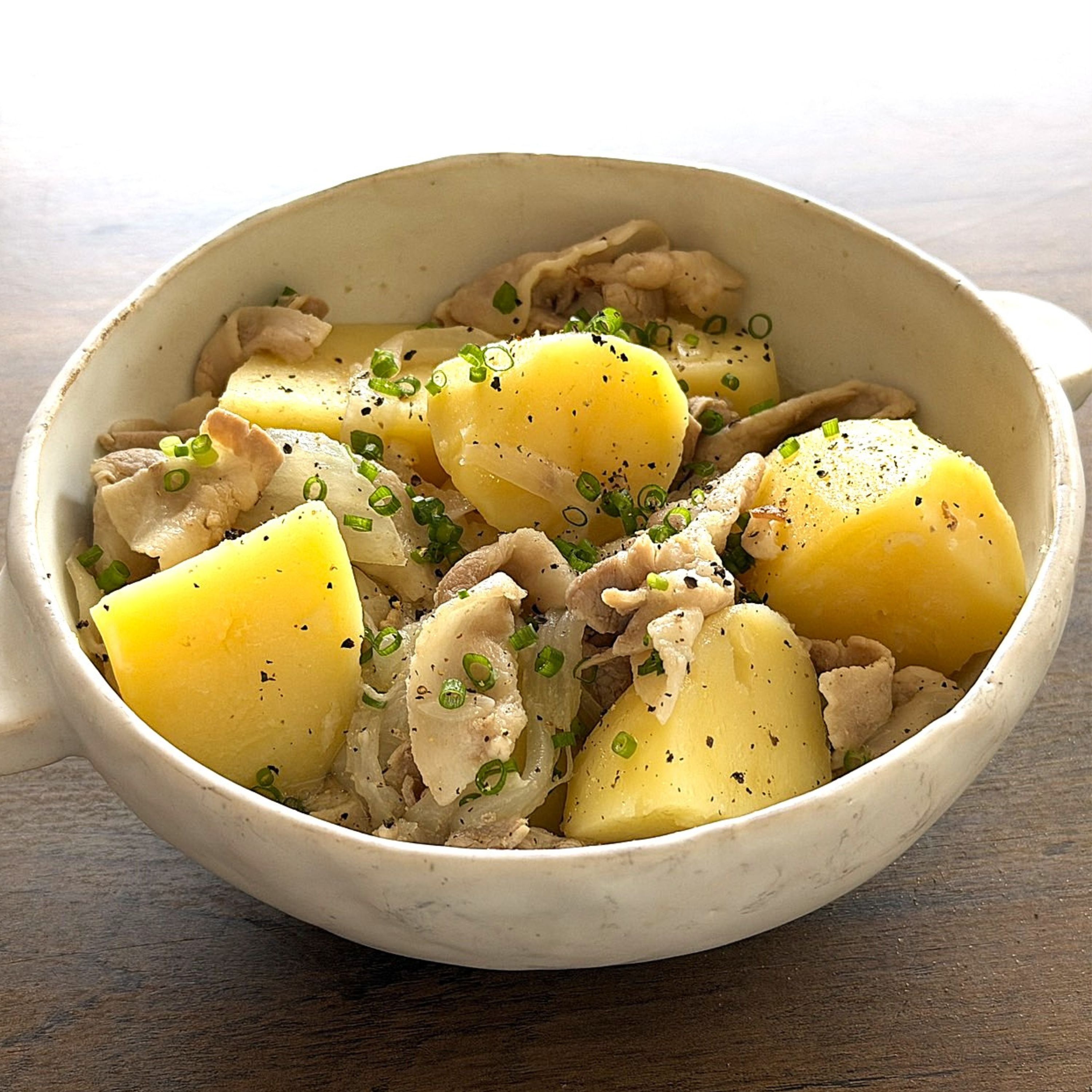 🥣『 塩肉じゃが 』🐷🥔✨にんにくの香りと出汁の旨みが染みわたる！😋